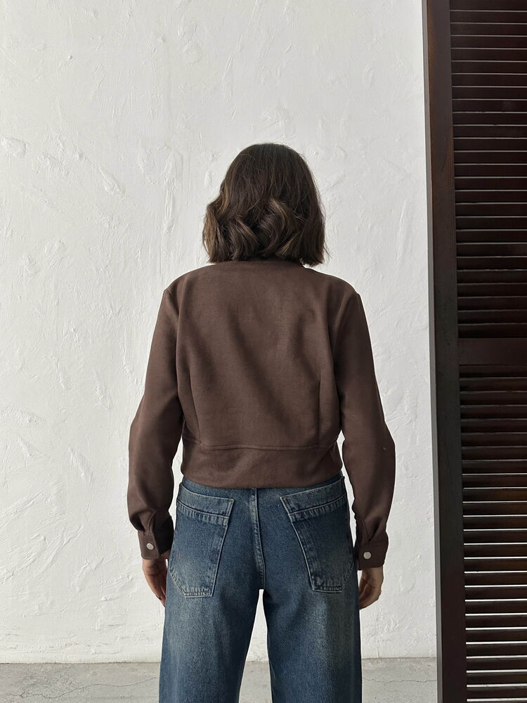 elegante bomberjacke mit reißverschluss damen damen bomberjacke braun elegant stylische bomberjacke damen outfit moderne bomberjacke damen Rükansicht