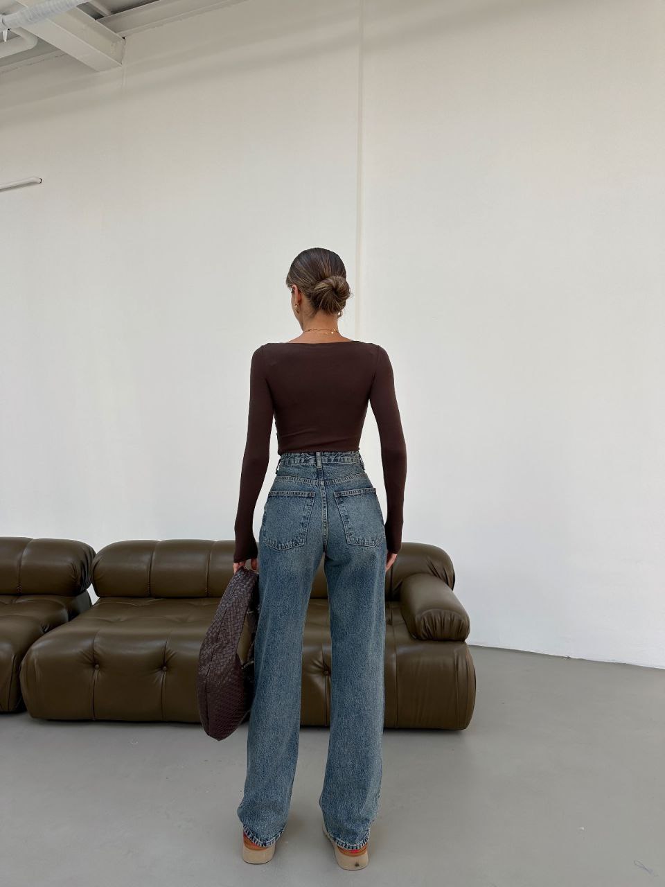 Mom Jeans mit hoher Taille und geradem Bein Damenmode Rückansicht
