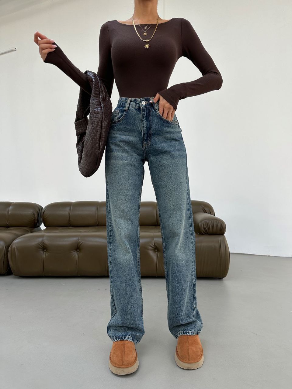 Mom Jeans mit hoher Taille und geradem Bein Damenmode Vorderansicht